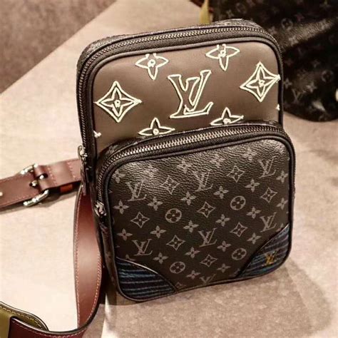 louis vuitton man bag small